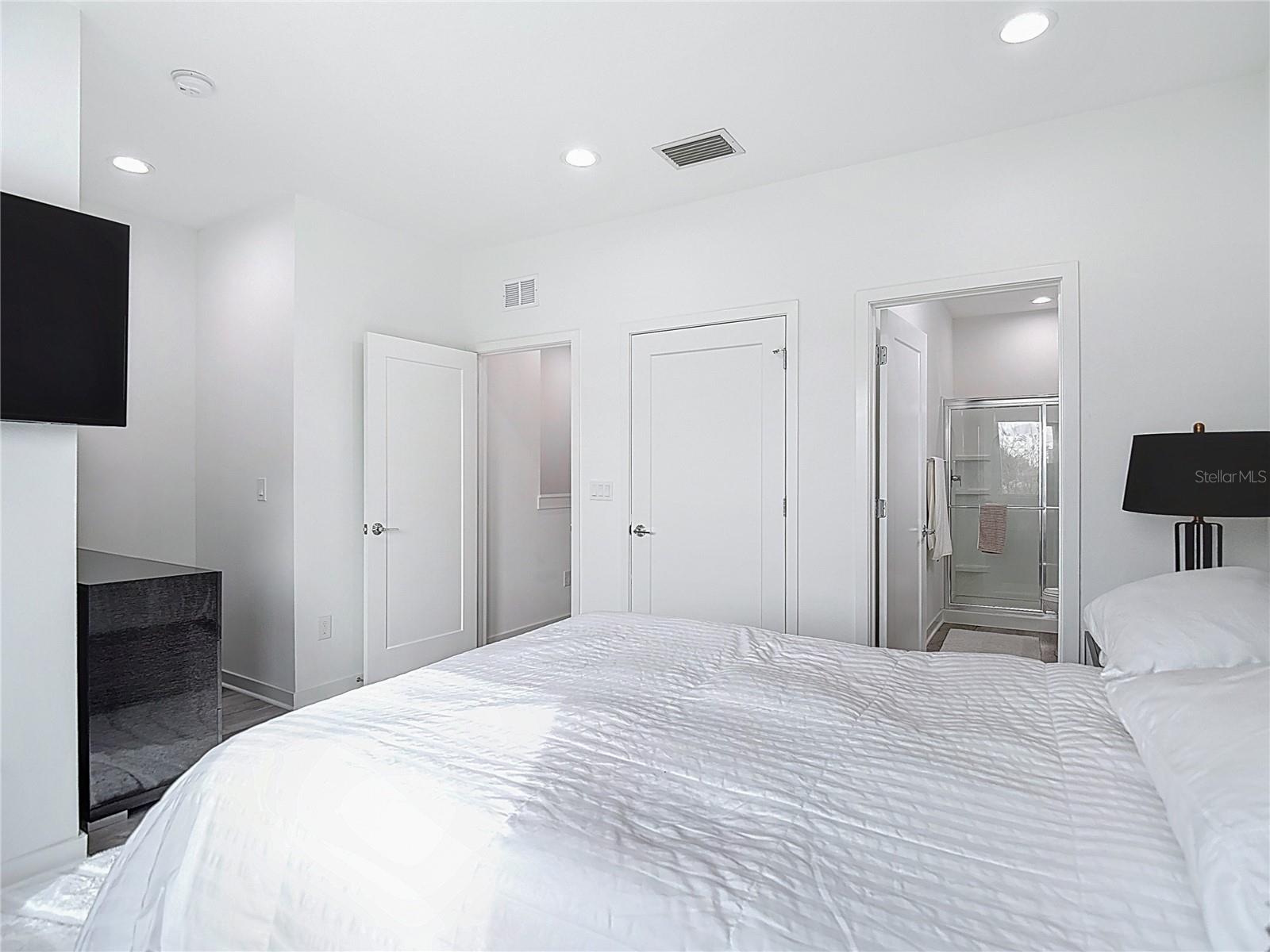 SUBDIVISION OF E 1/2 OF NE 1/4 - Residential