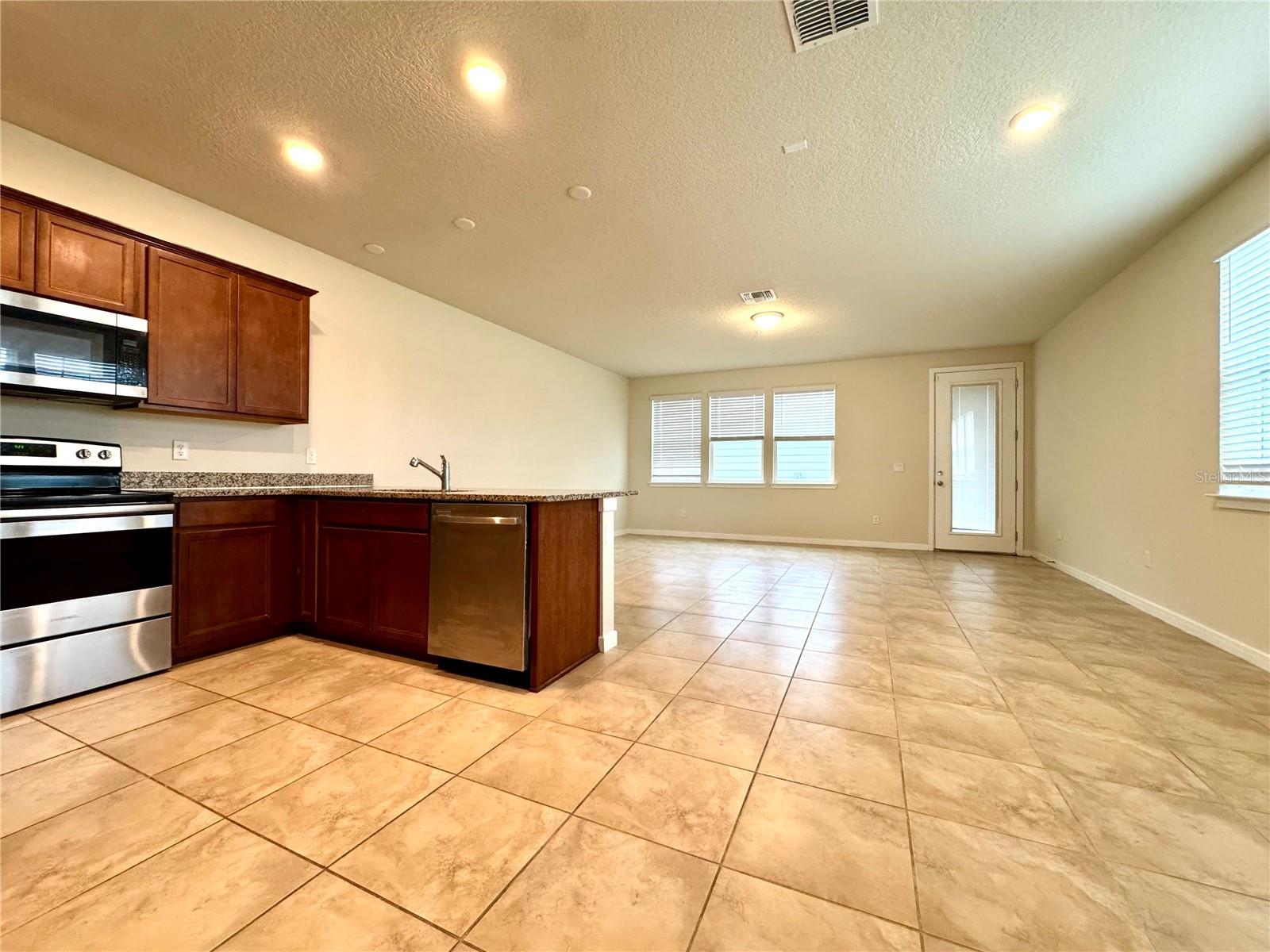 PINEWOOD RESERVE PH 3 - Residential Lease