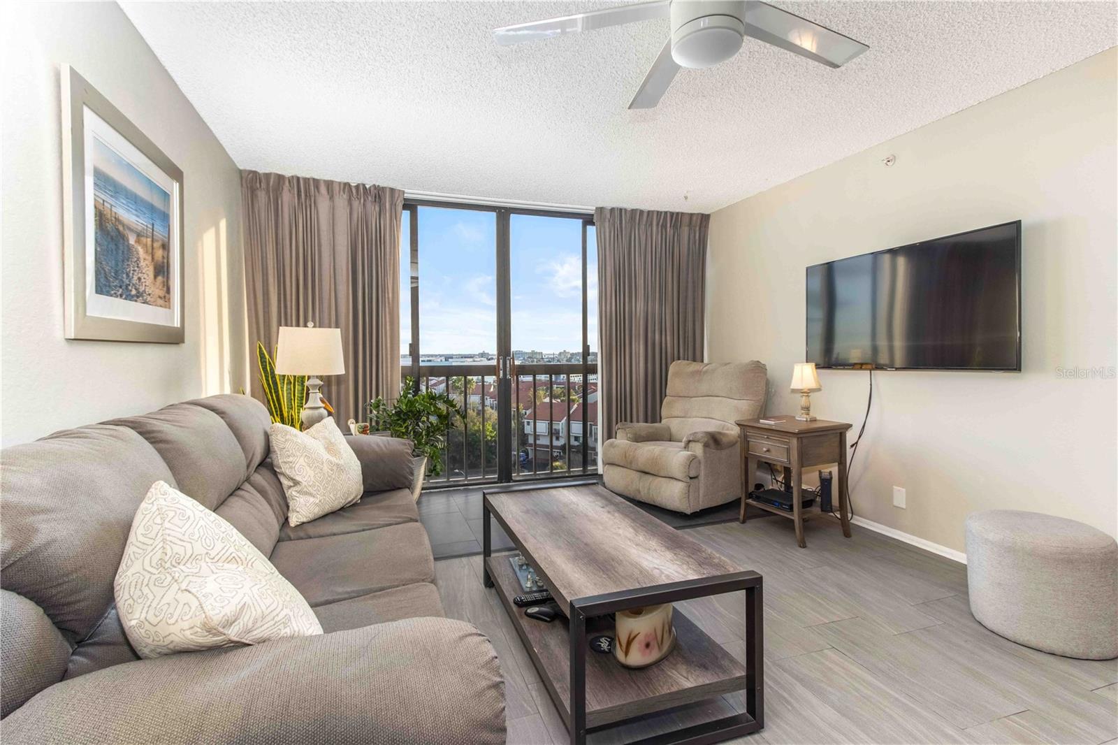 255 DOLPHIN POINT 803