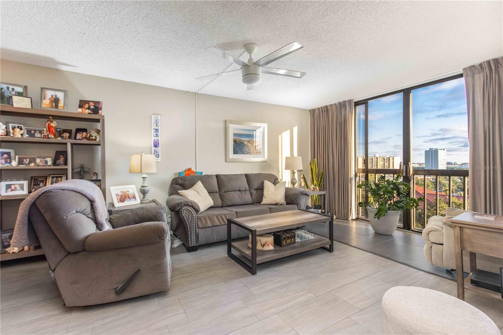 255 DOLPHIN POINT 803