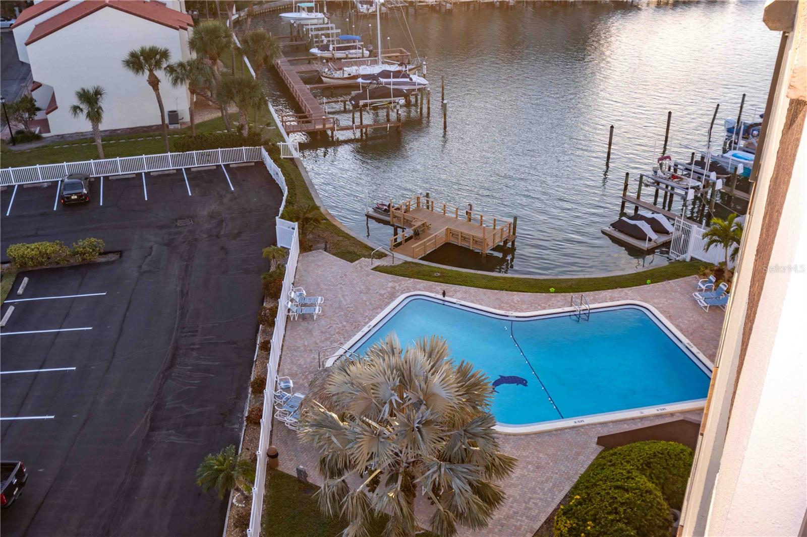 DOLPHIN COVE CLEARWATER - Residential