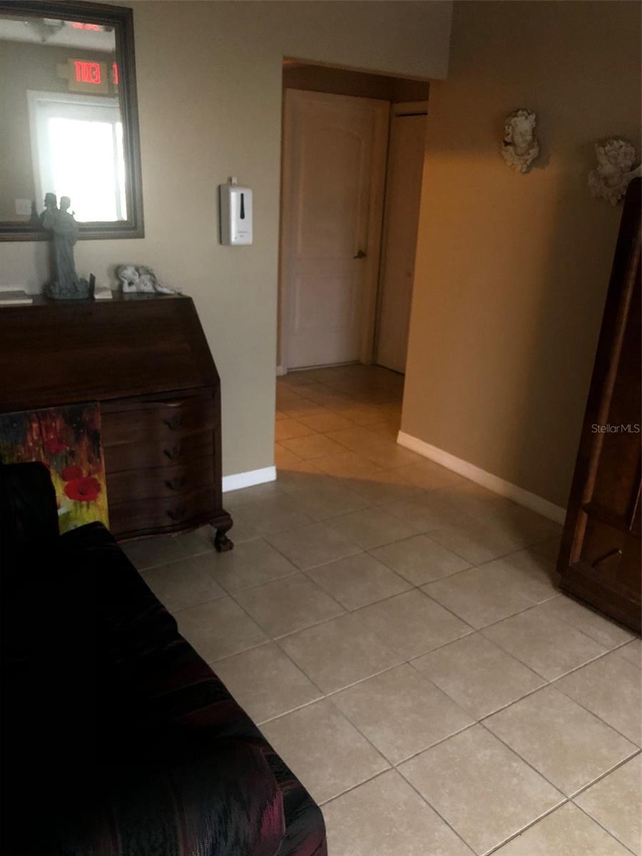 3273 COMMERCIAL WAY