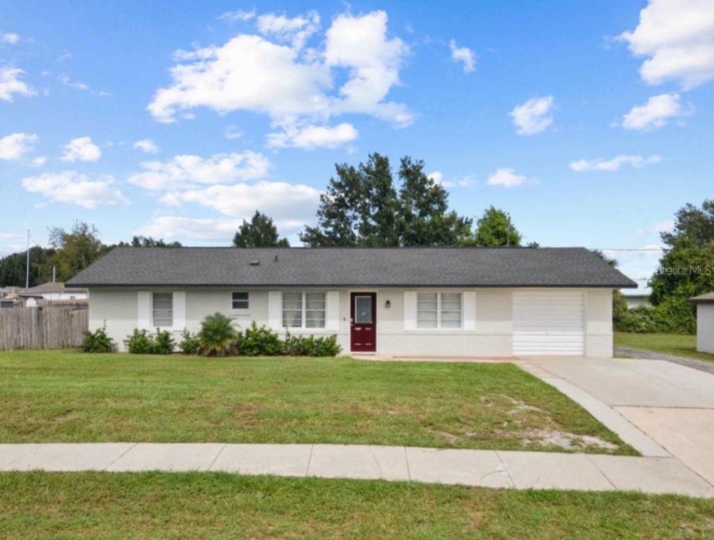 Photo of 2541 Lake Helen Osteen Road, Deltona, FL 32738 (MLS # V4945237)
