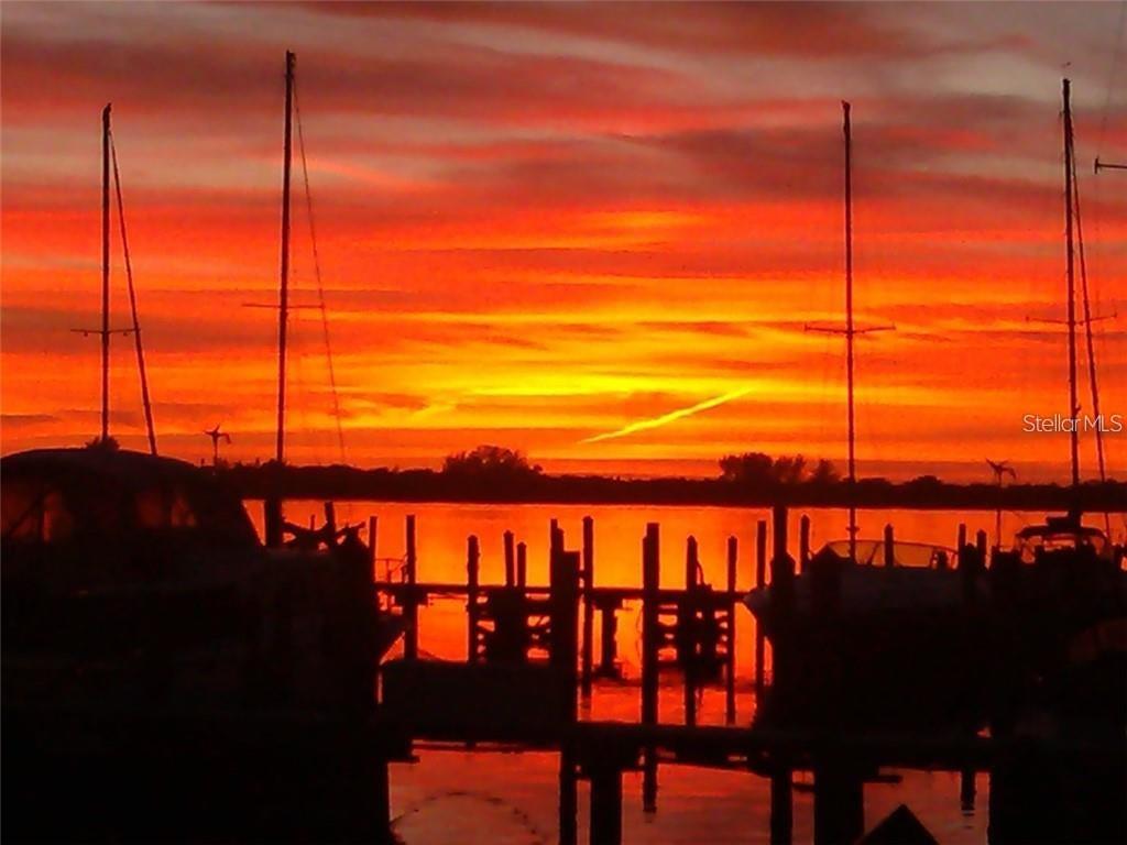 BAYSIDE - Land
