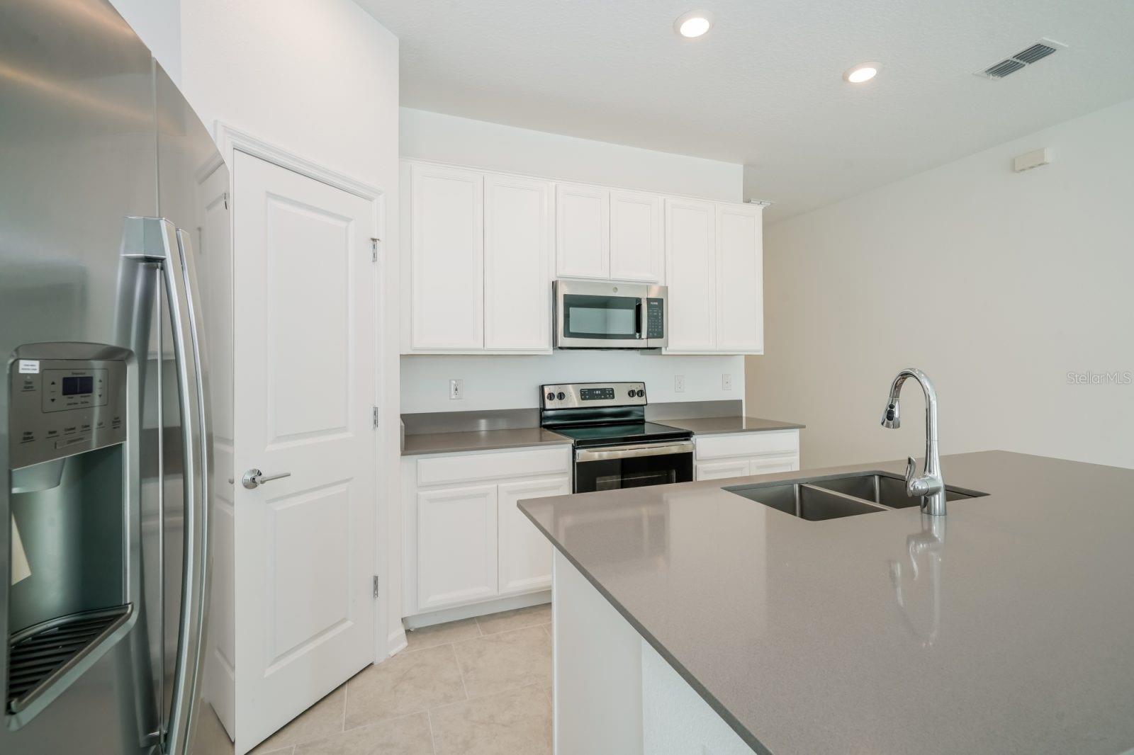 LIBERTY RDG PH 1 - Residential Lease