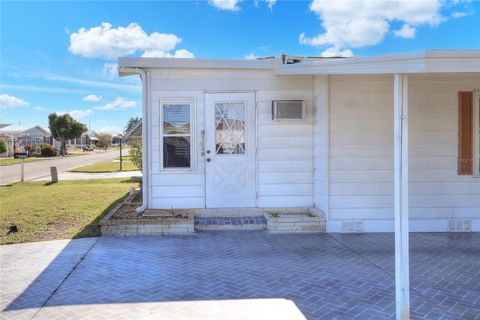 A home in WINTER HAVEN