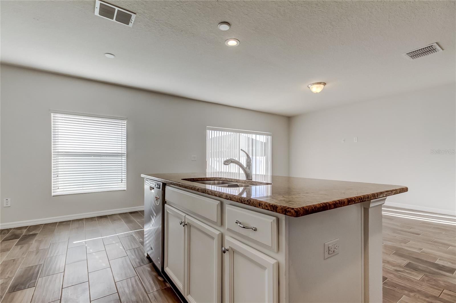 NEW RIVER LAKES PH 01 - Residential