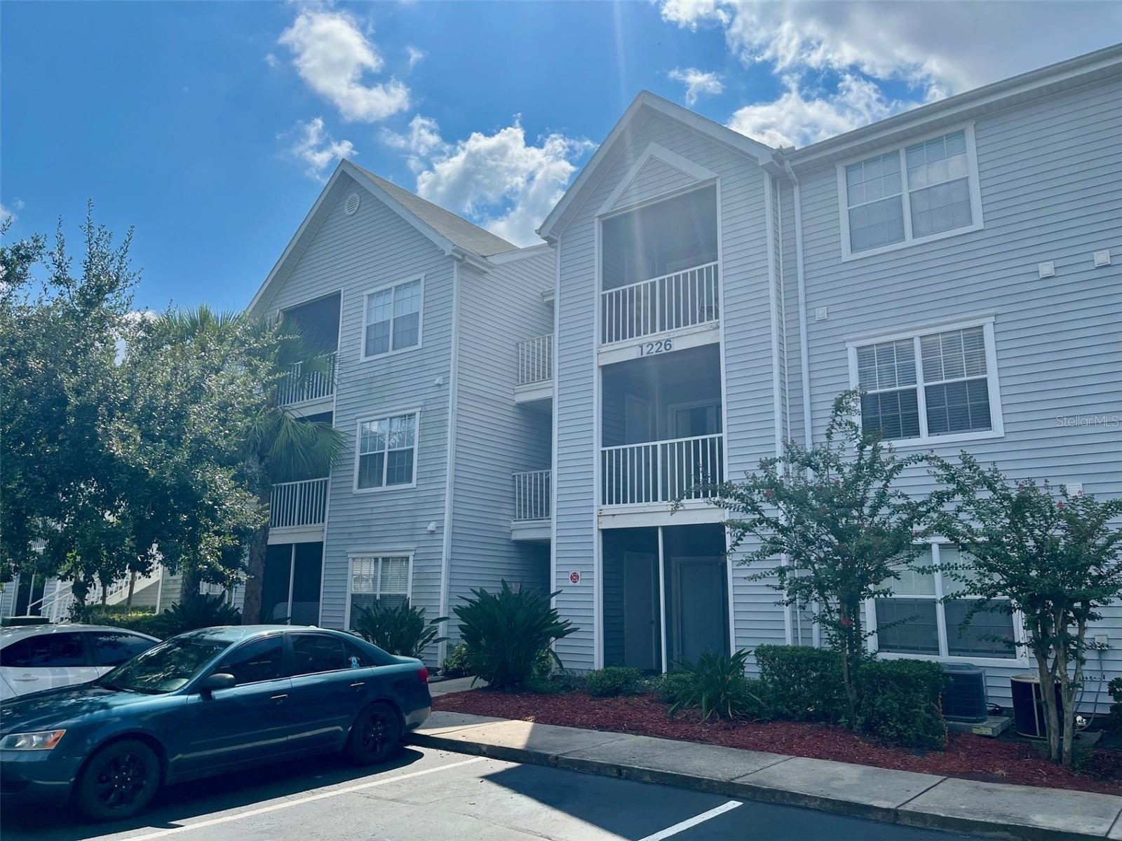 One bedroom, one bathroom unit centrally located in Kissimmee! Unit has all appliances, and a screened balcony overlooking water and greenery. Gables at Lakeside community is near the LOOP, all major roads and features a community pool.