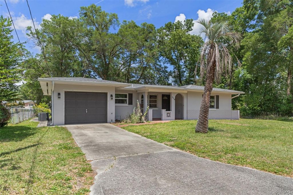 Photo of 314 Daisy Lane, Inverness, FL 34452 (MLS # TB8504092)