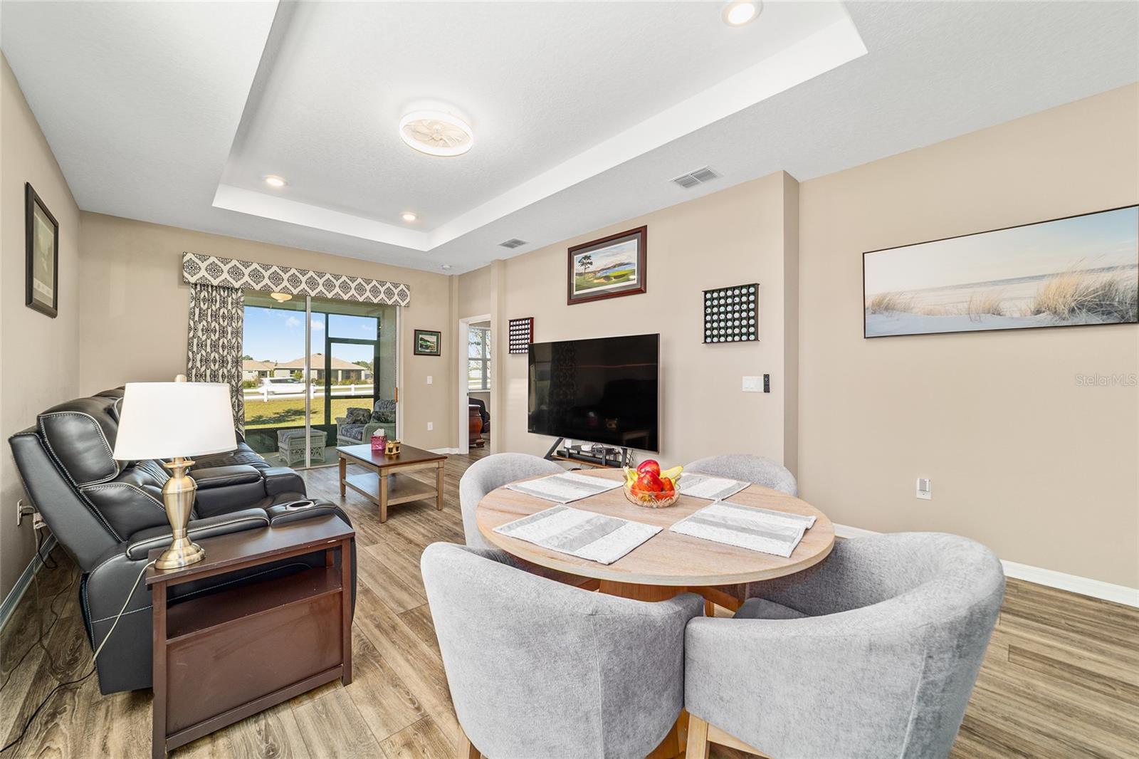 ON TOP OF THE WORLD - Residential