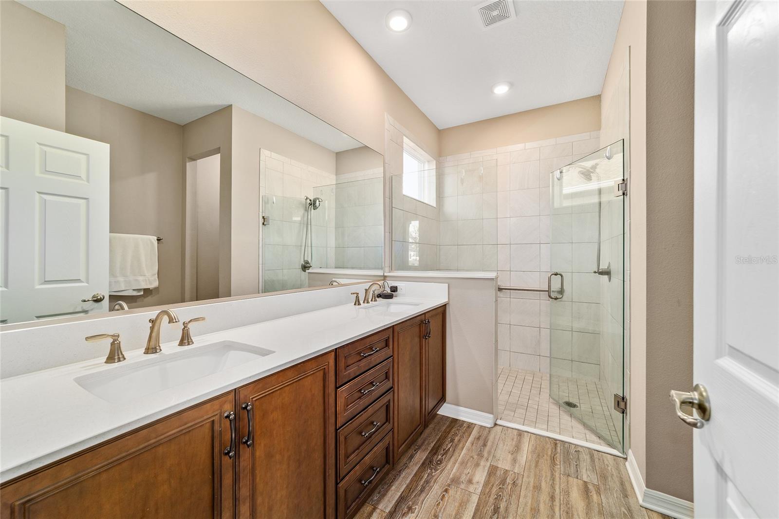 ON TOP OF THE WORLD - Residential