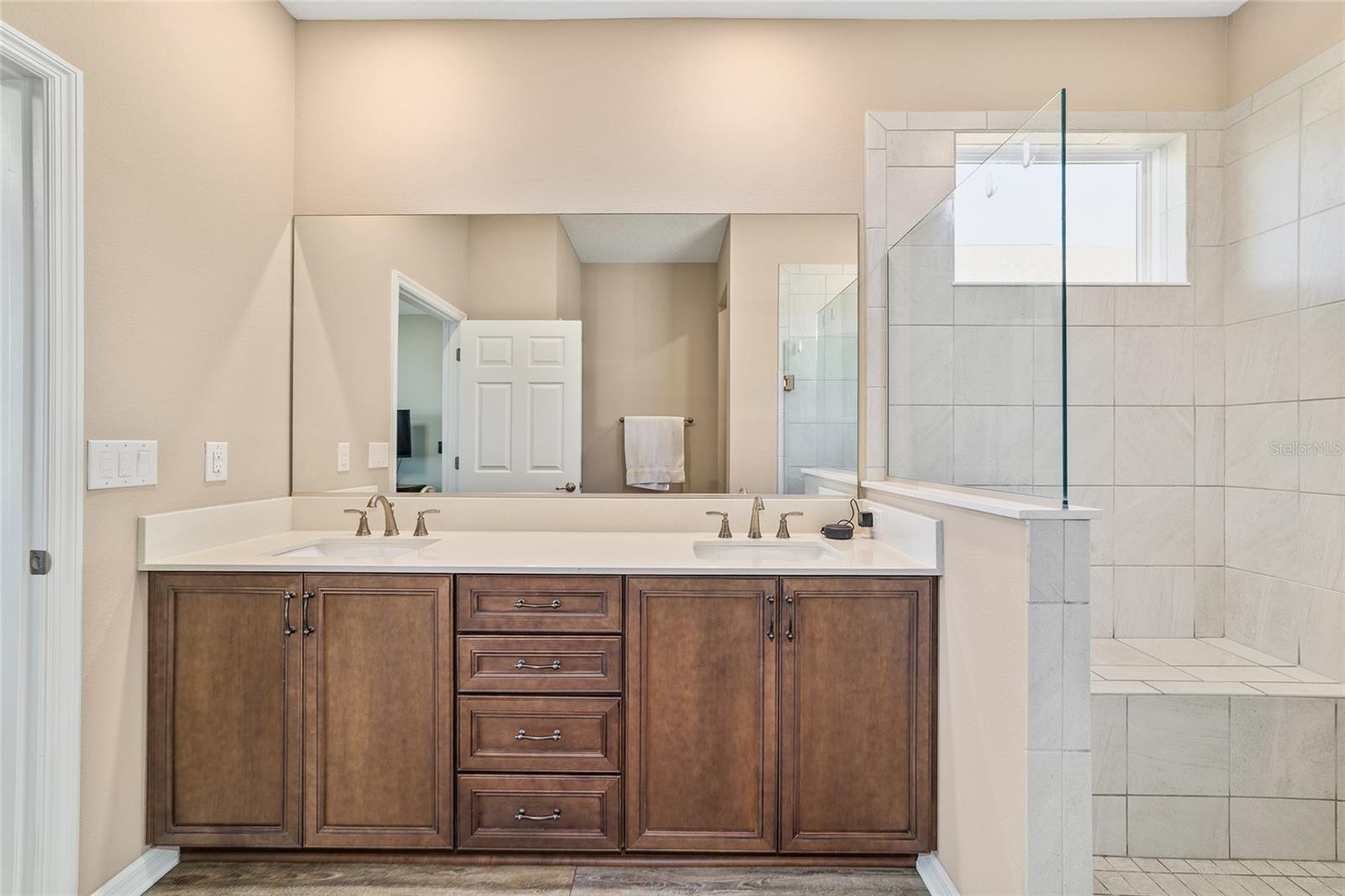 ON TOP OF THE WORLD - Residential