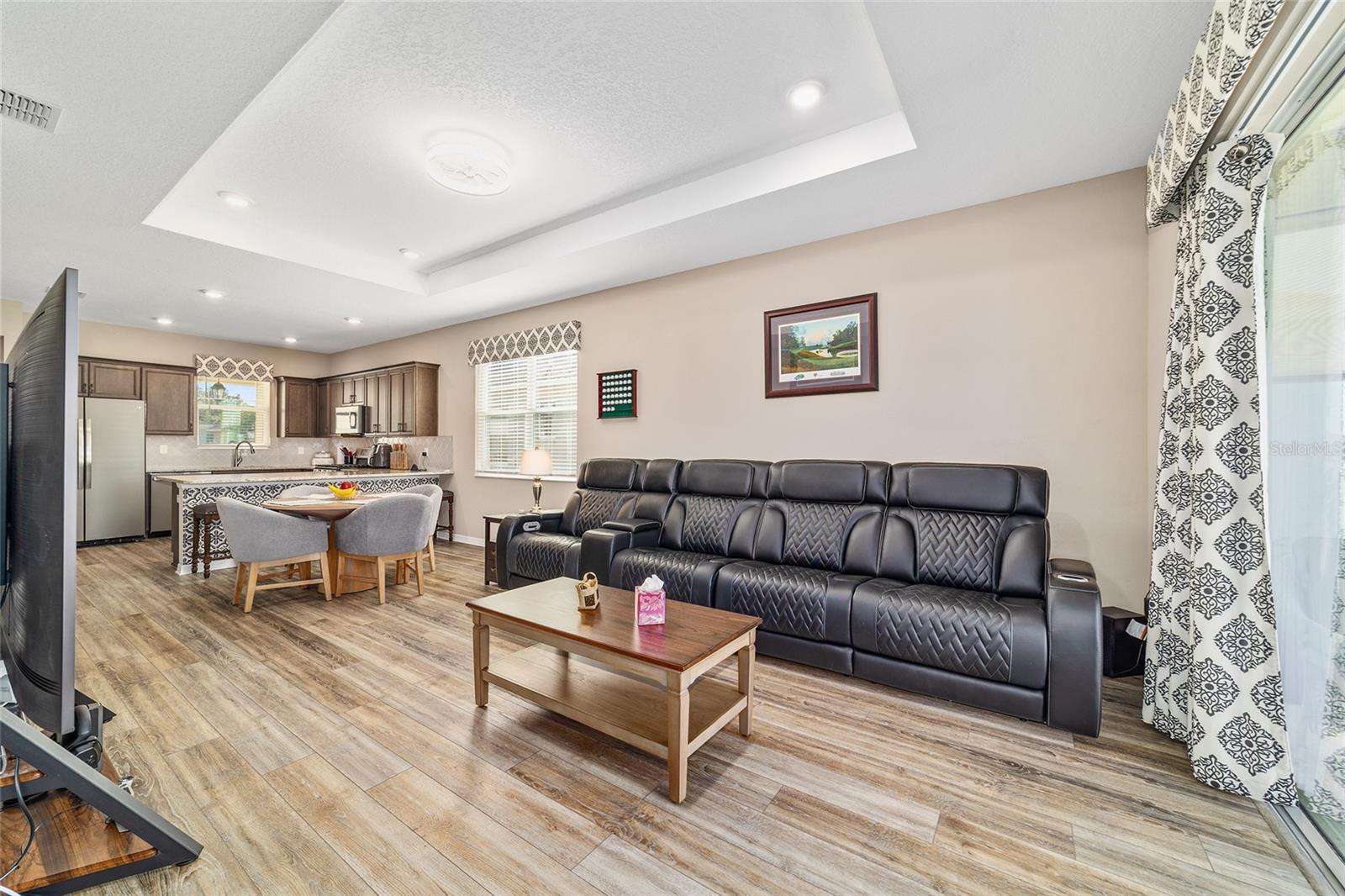 ON TOP OF THE WORLD - Residential