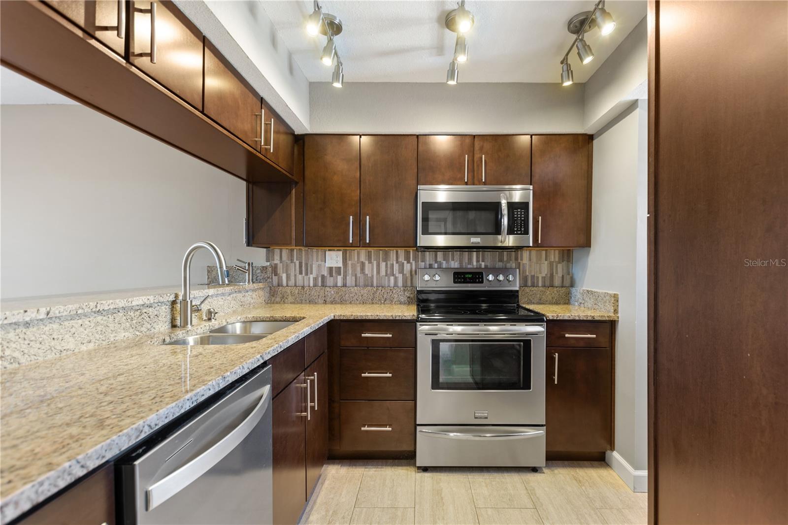 ONE THOUSAND OAKS REP - Residential