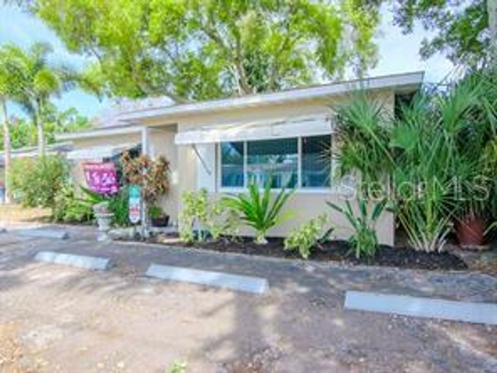 Photo of 5617 Gulfport Boulevard S, Gulfport, FL 33707 (MLS # TB8370496)