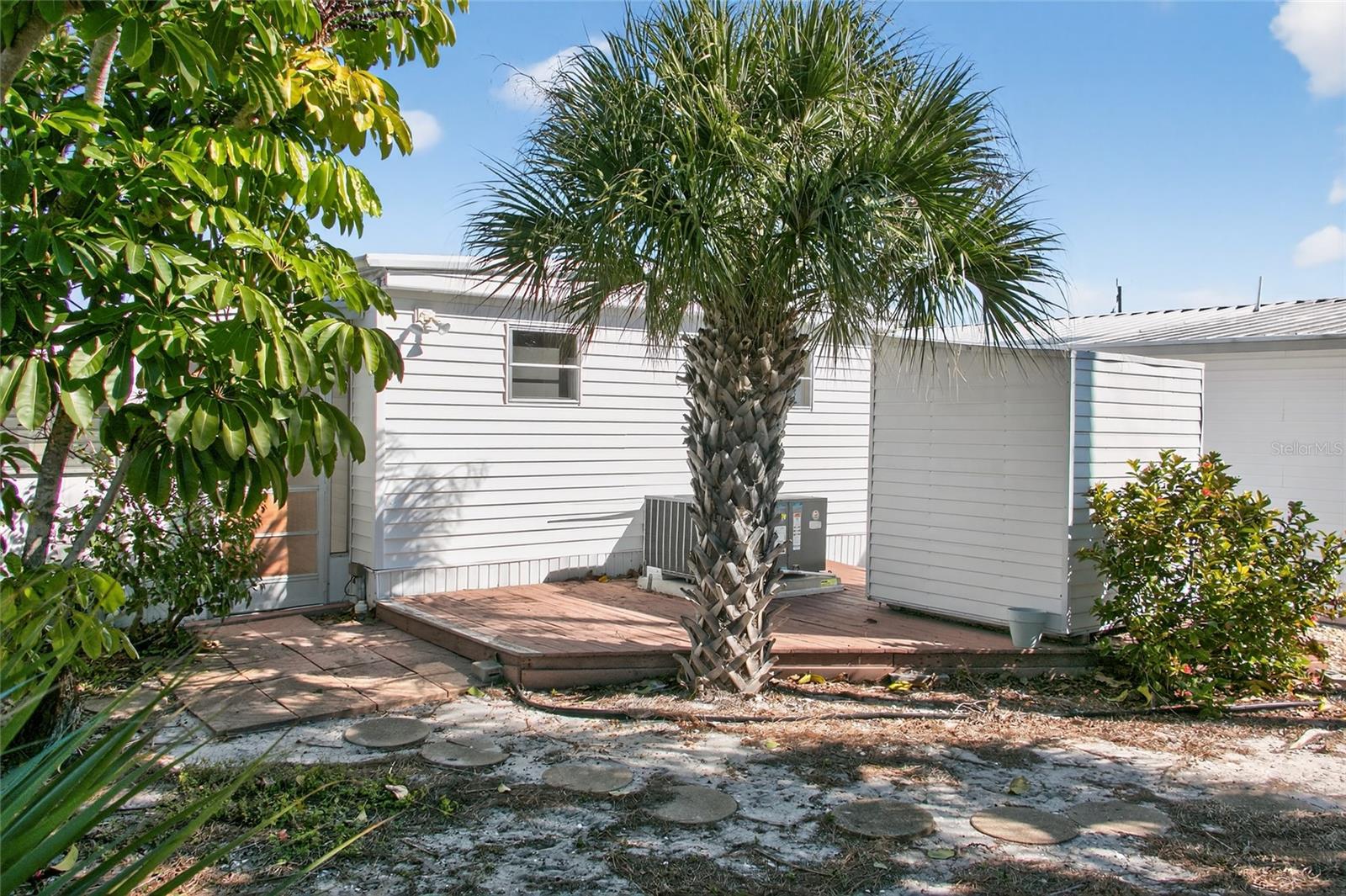 COUNTRY CLUB ESTATES - Residential