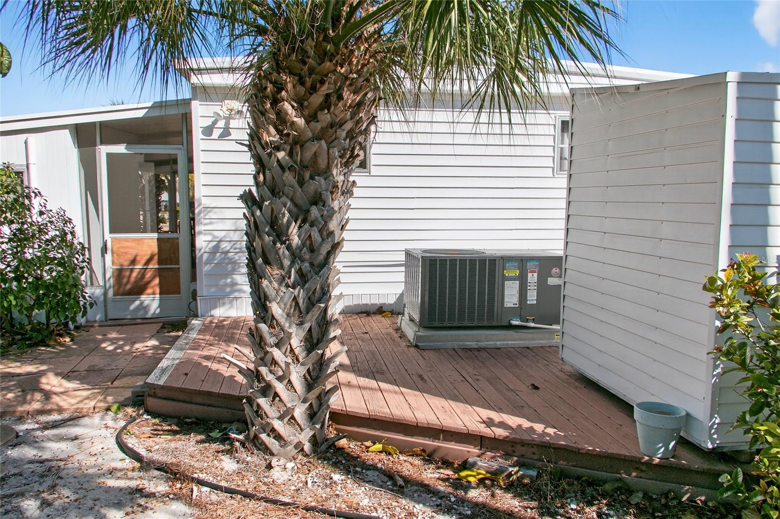 COUNTRY CLUB ESTATES - Residential