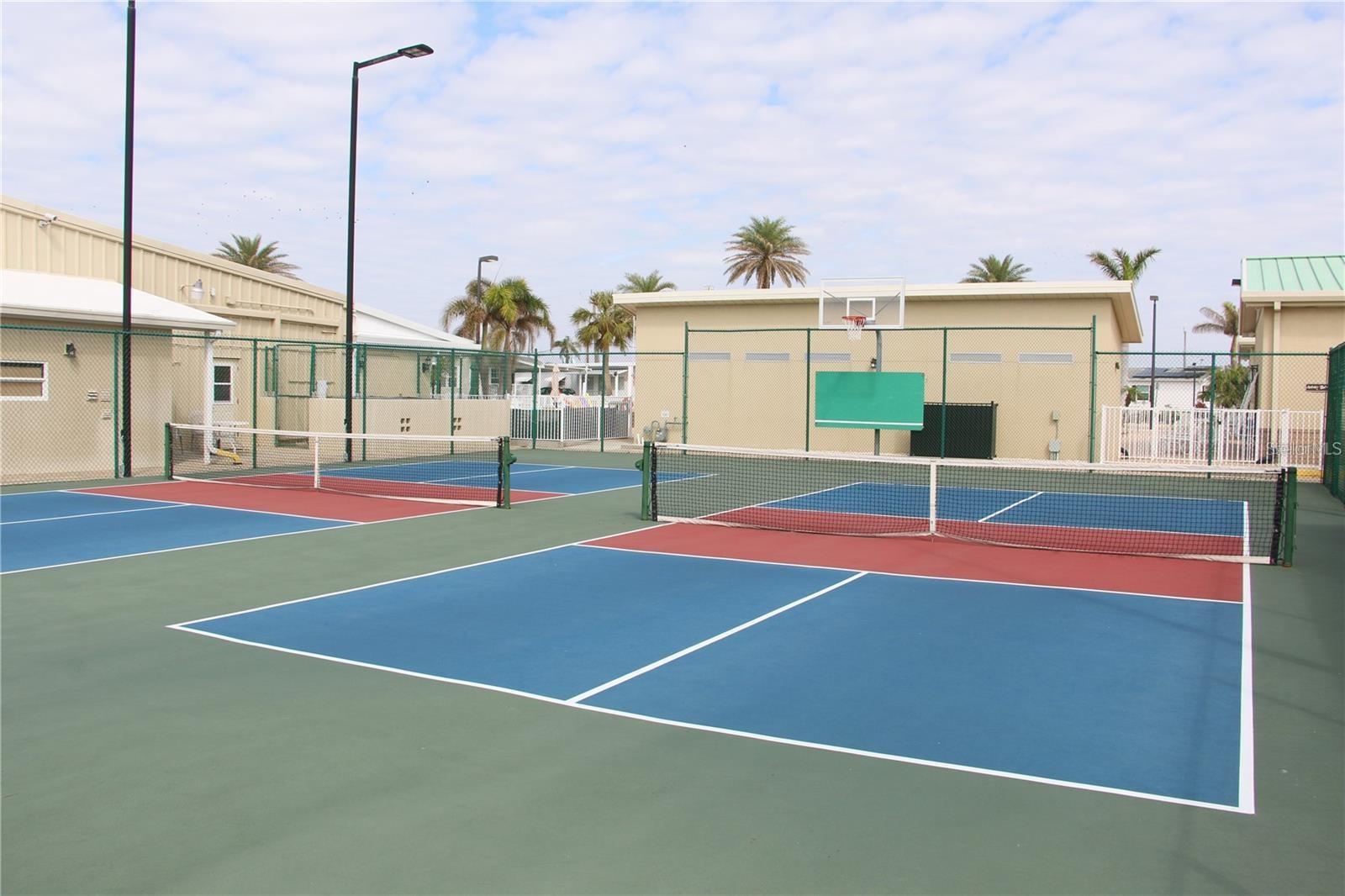 COUNTRY CLUB ESTATES - Residential