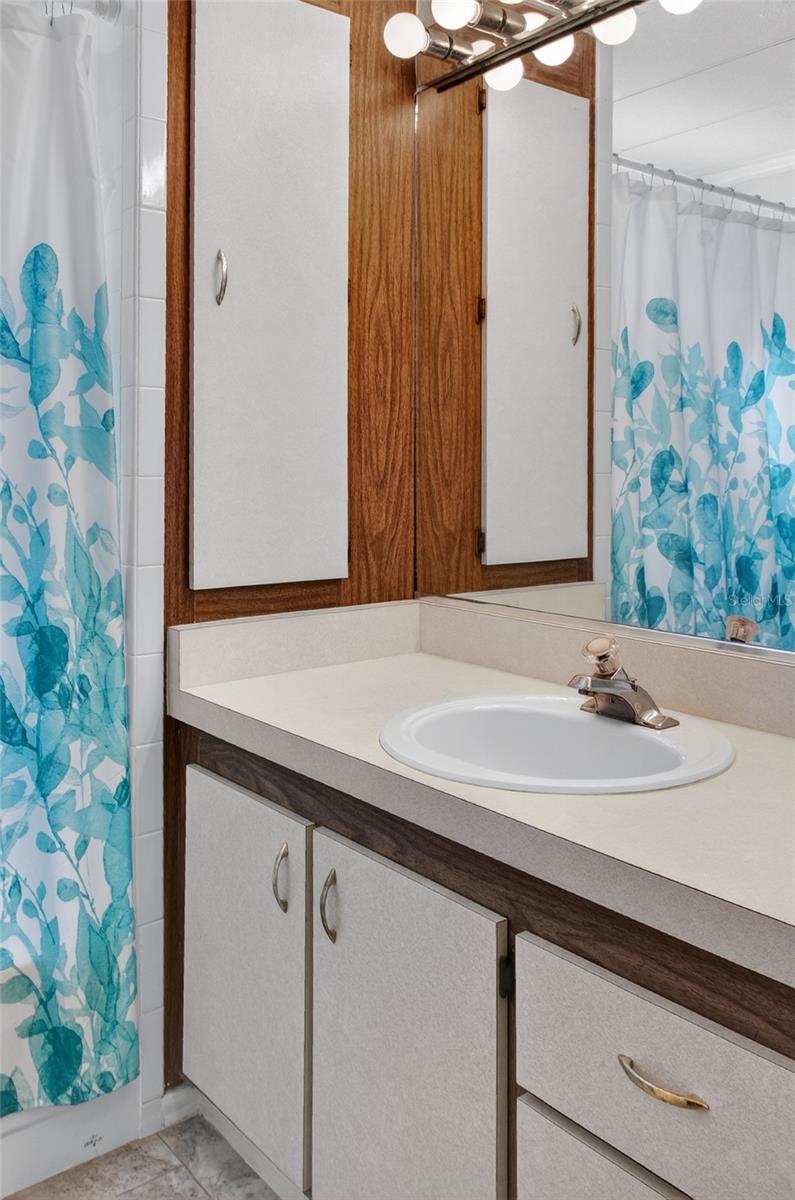 COUNTRY CLUB ESTATES - Residential