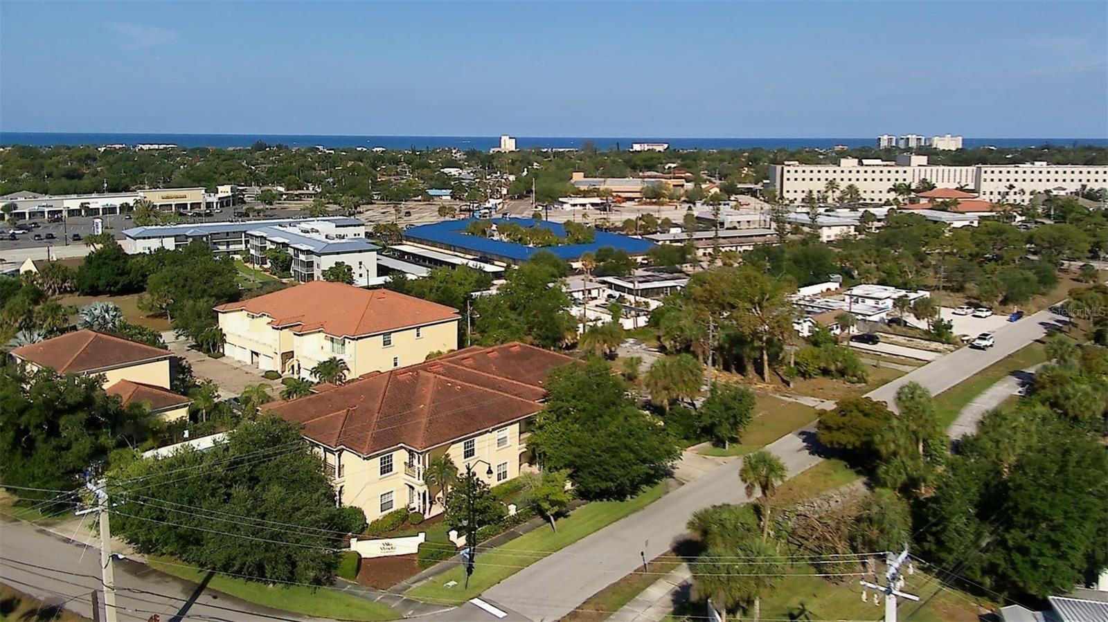 COUNTRY CLUB ESTATES - Residential