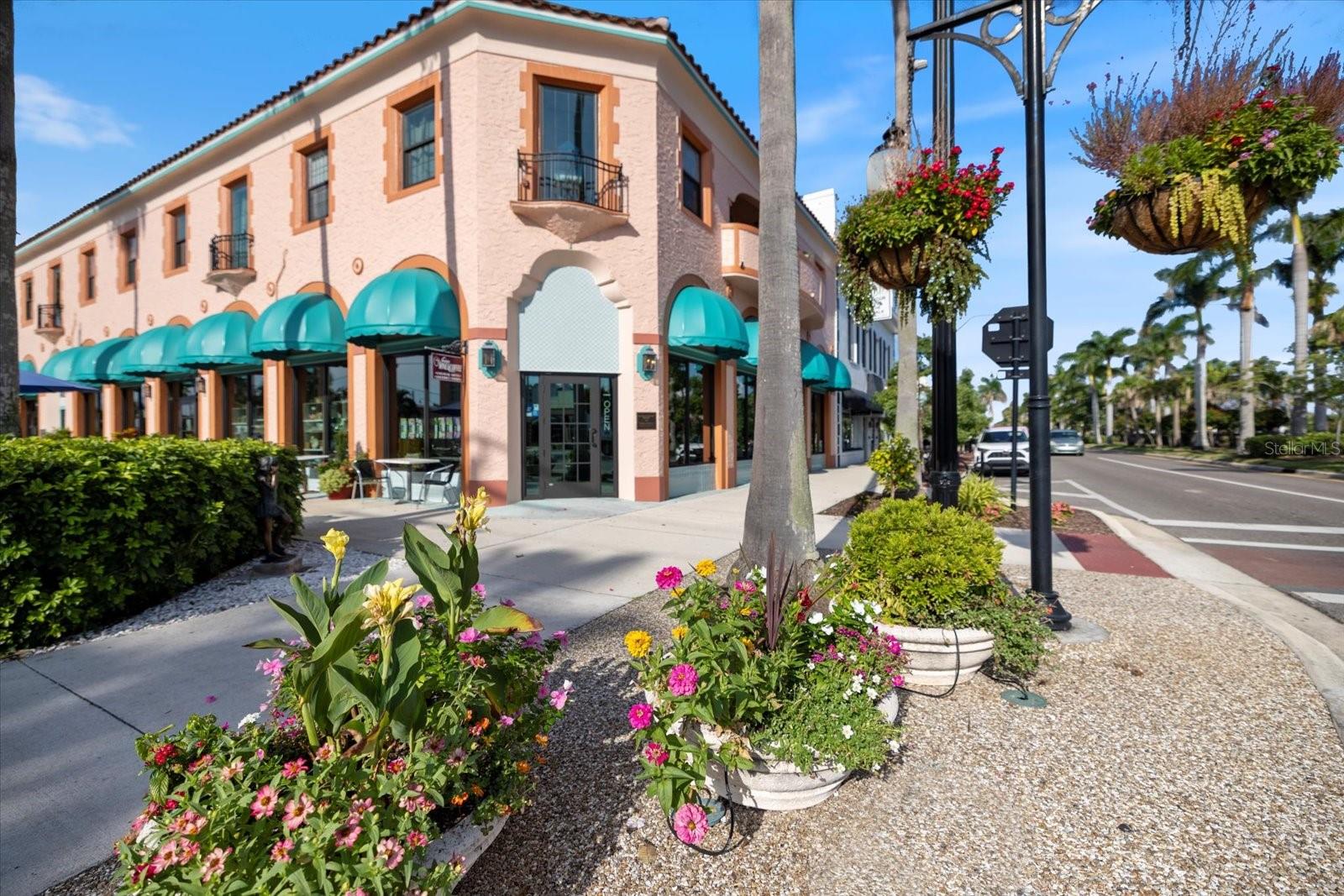 COUNTRY CLUB ESTATES - Residential