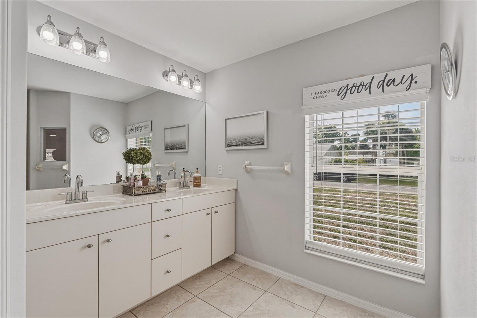 SOUTH VENICE - Residential