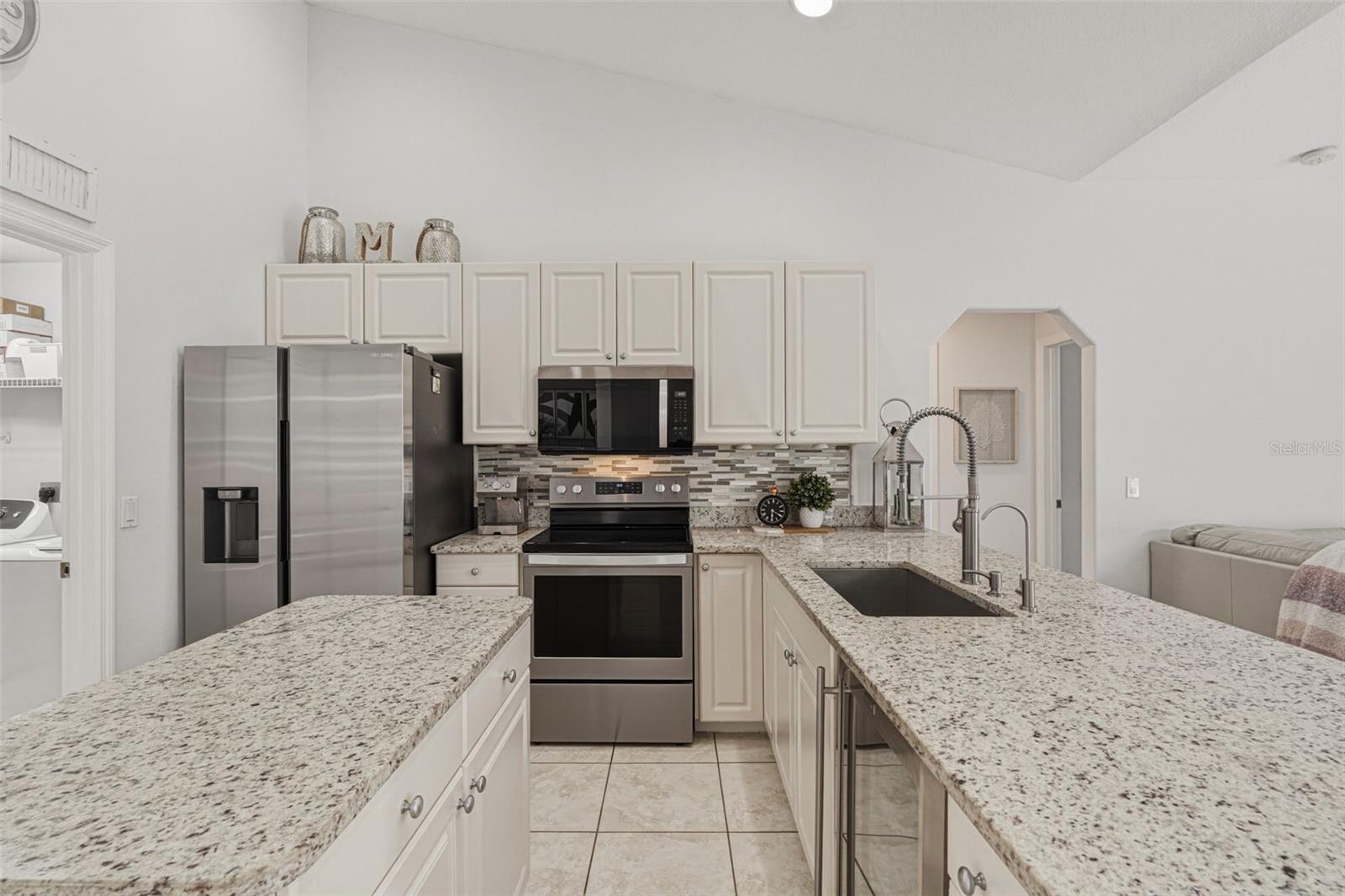 SOUTH VENICE - Residential