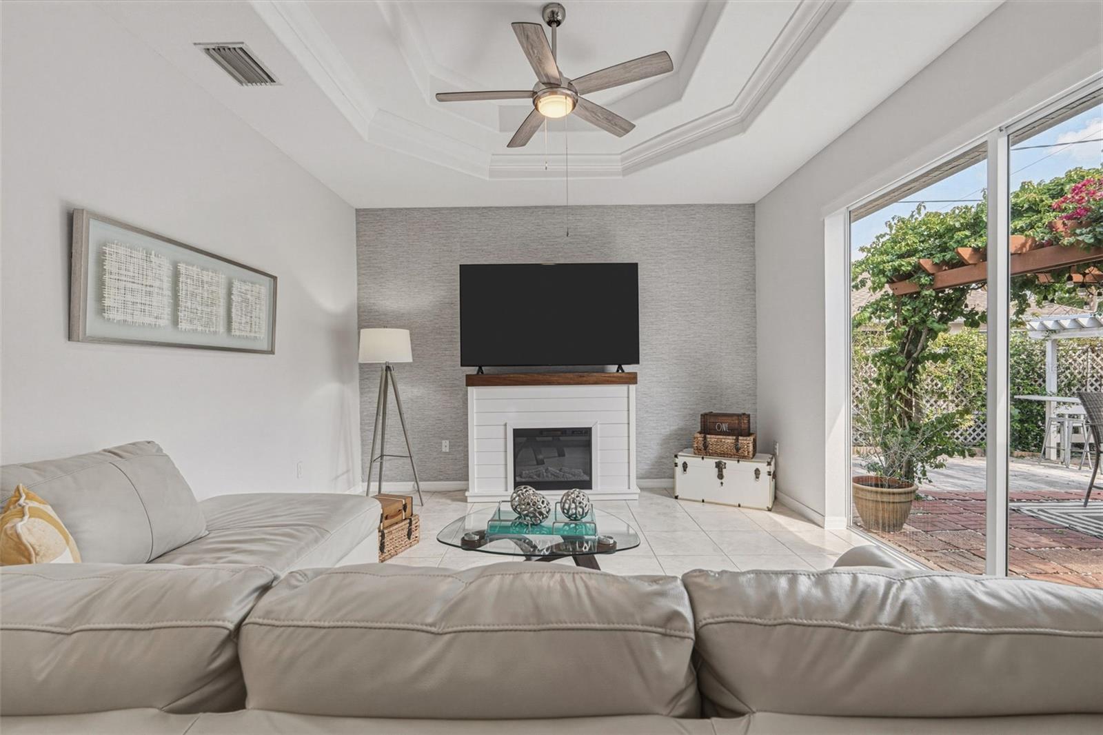 SOUTH VENICE - Residential