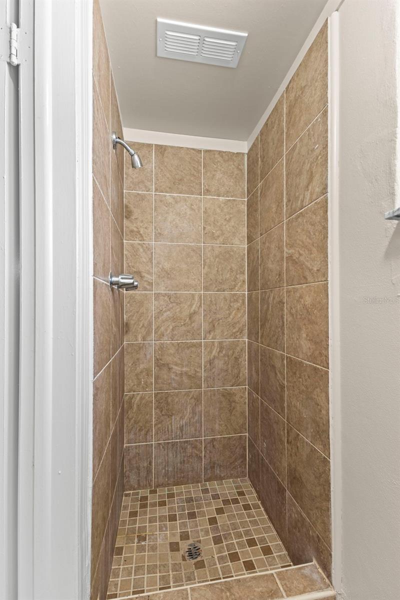 COLONIAL HILLS - Residential