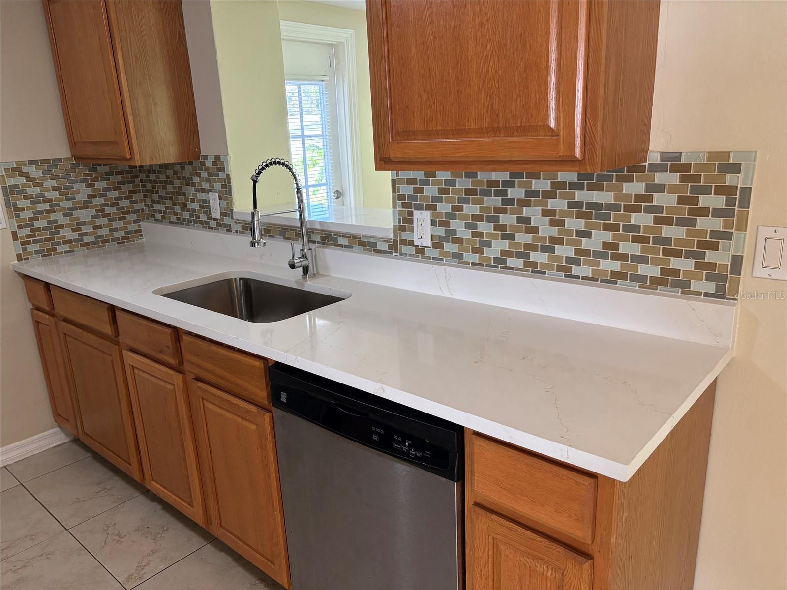 COLONIAL HILLS - Residential