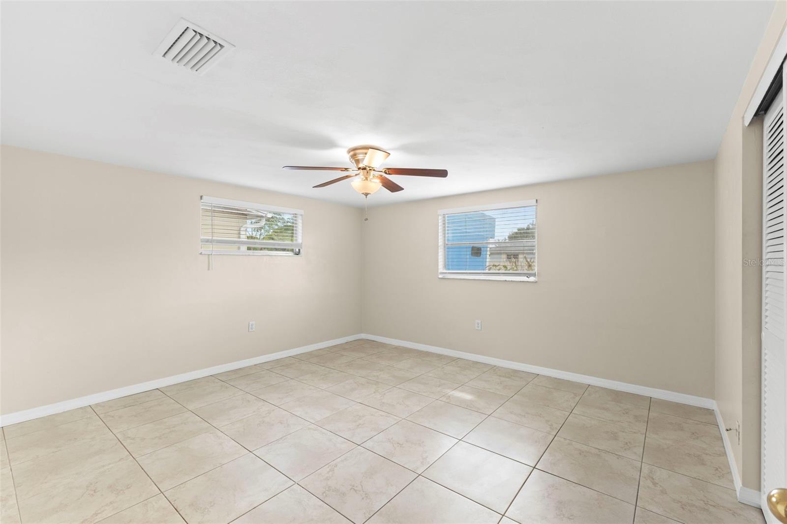 COLONIAL HILLS - Residential