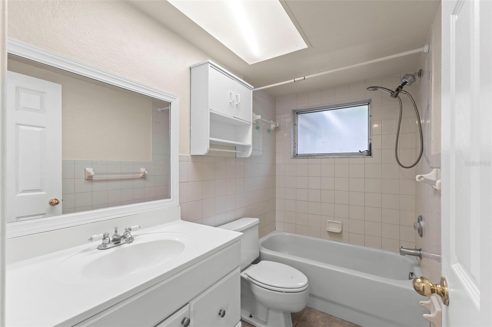 COLONIAL HILLS - Residential