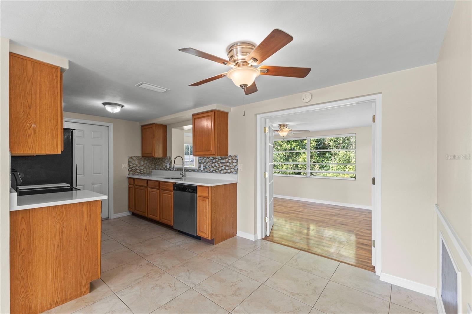 COLONIAL HILLS - Residential