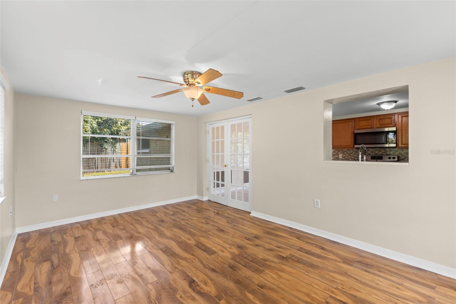 COLONIAL HILLS - Residential