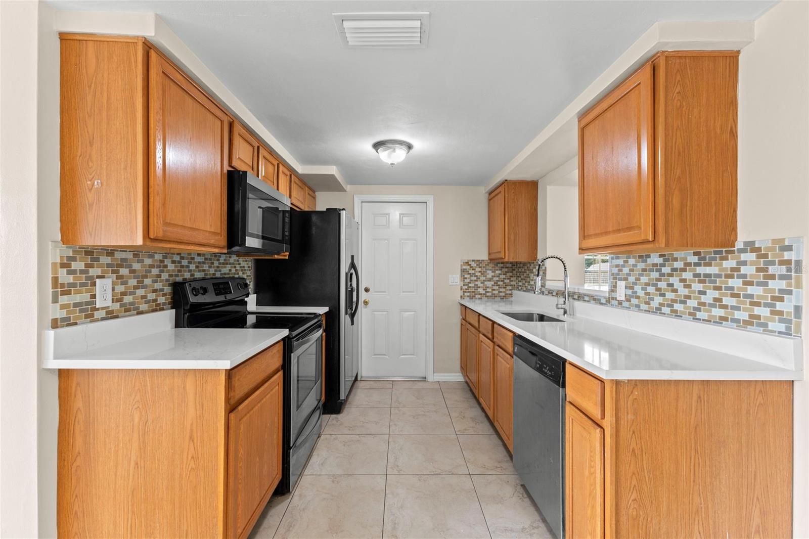 COLONIAL HILLS - Residential