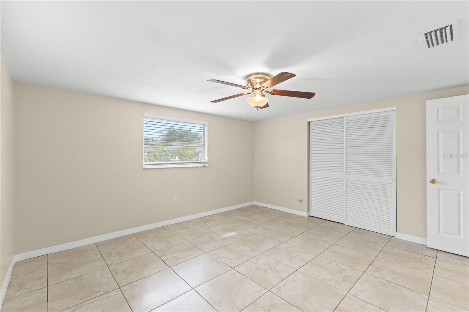 COLONIAL HILLS - Residential