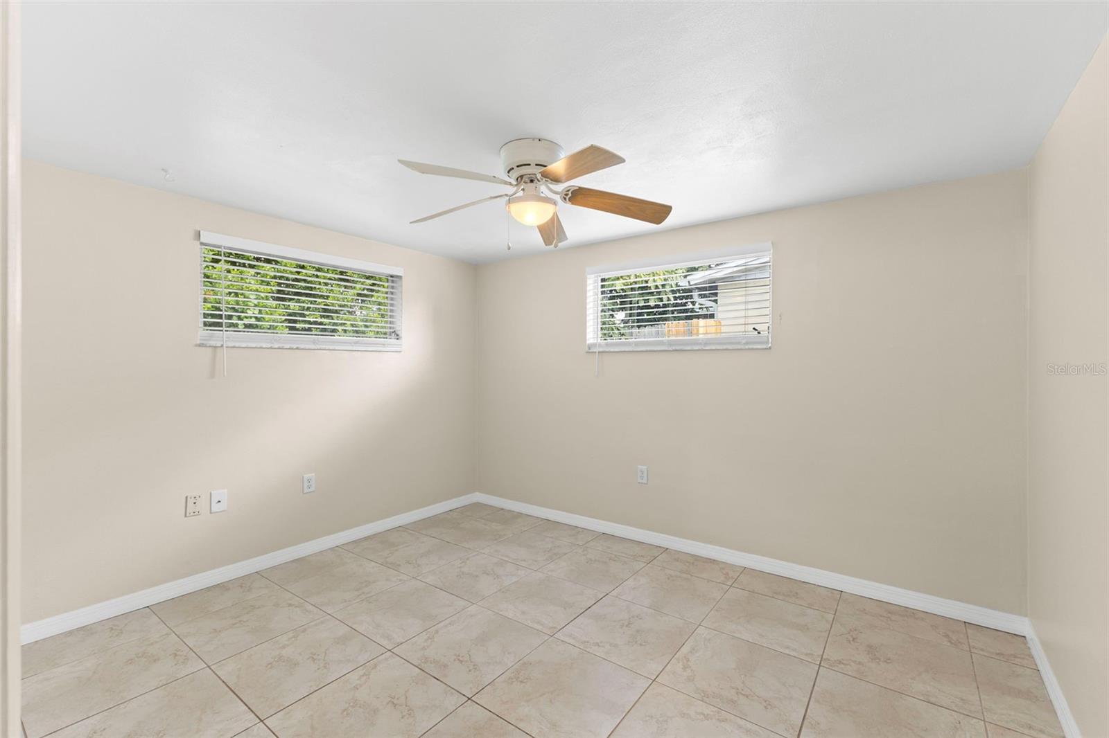 COLONIAL HILLS - Residential