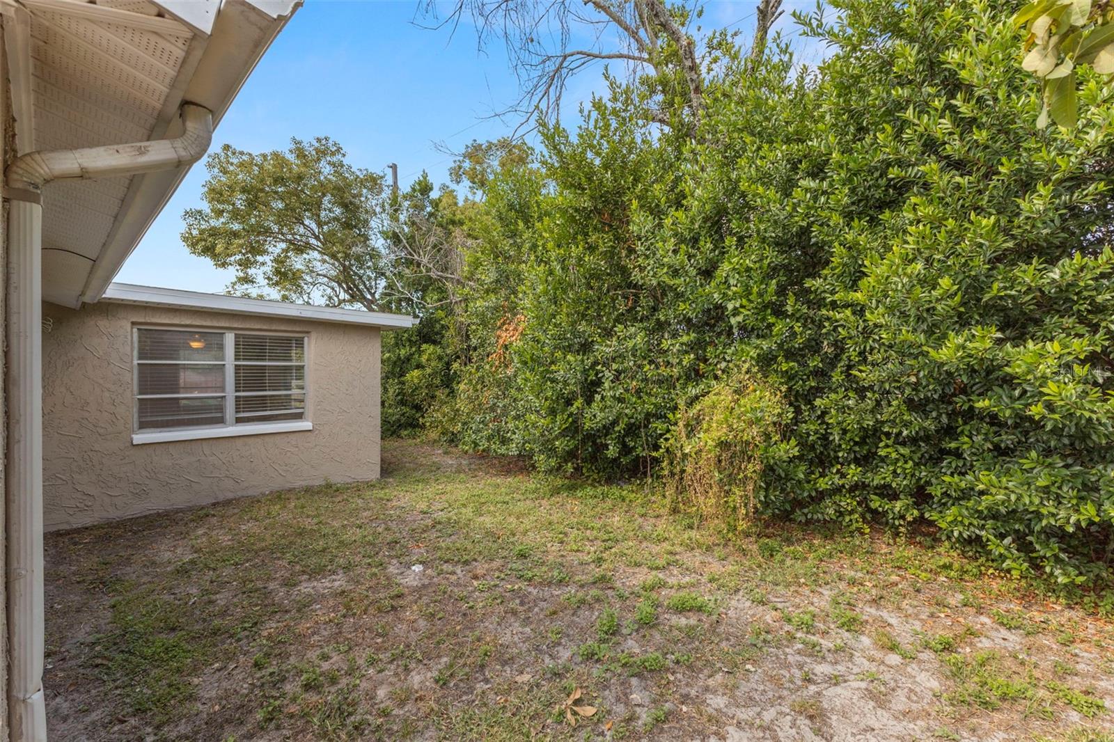 COLONIAL HILLS - Residential