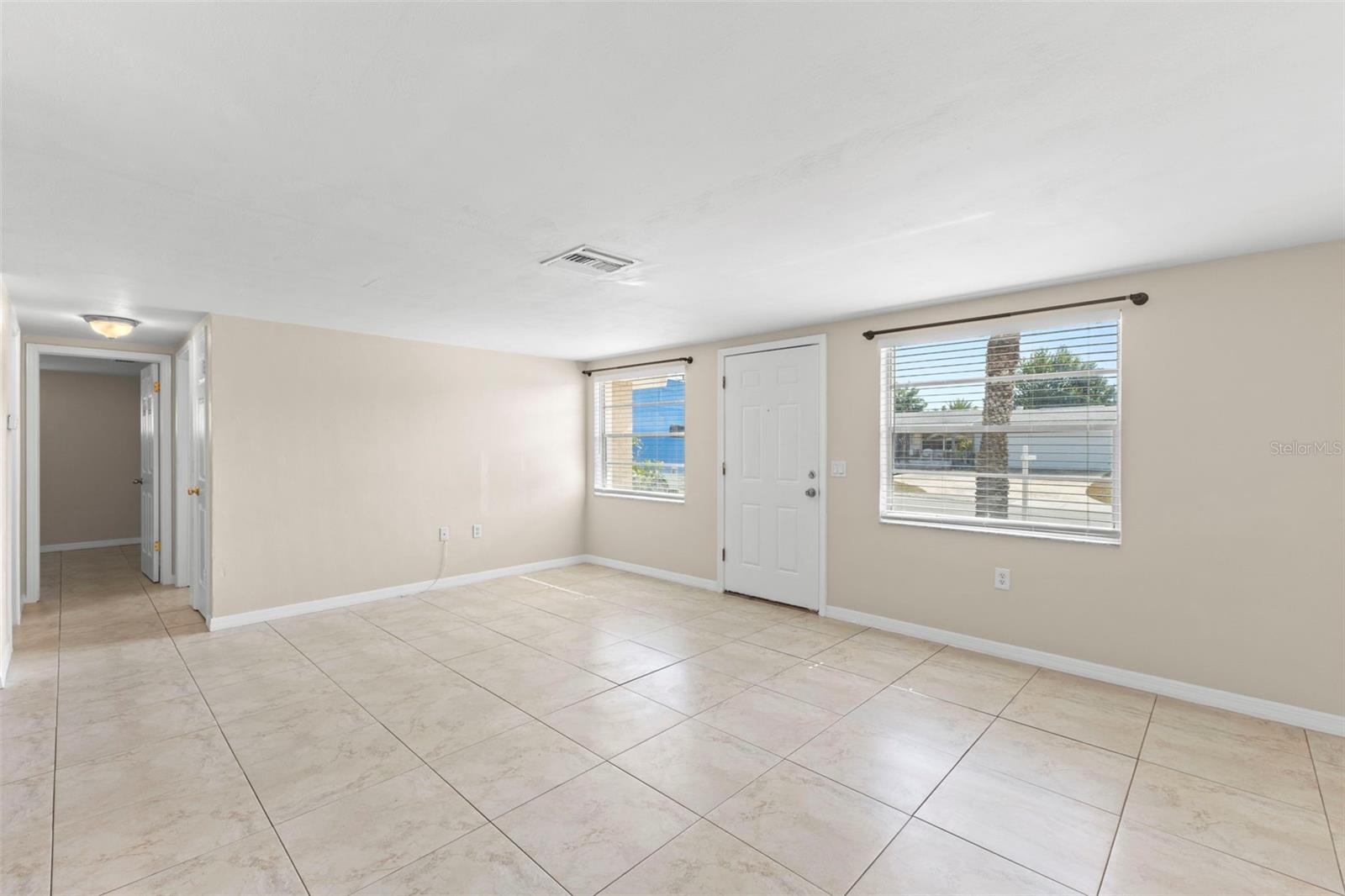 COLONIAL HILLS - Residential