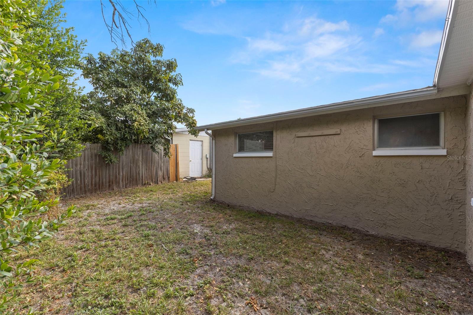 COLONIAL HILLS - Residential