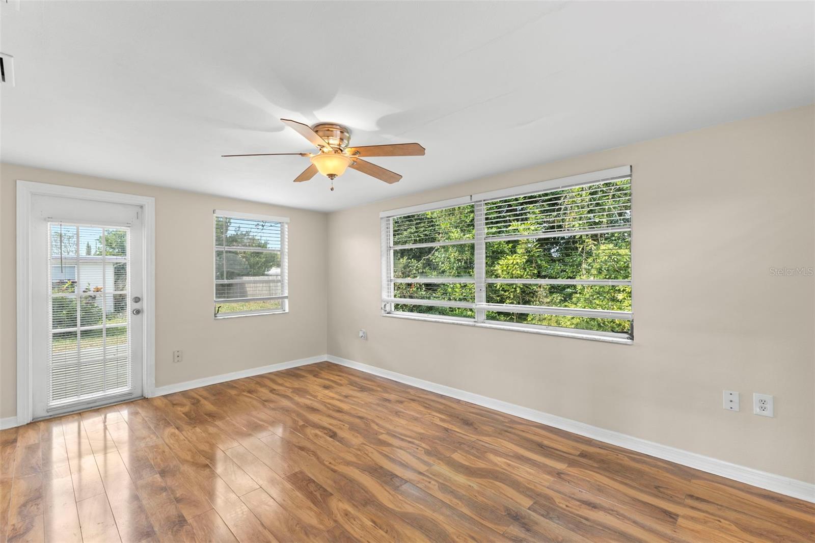 COLONIAL HILLS - Residential