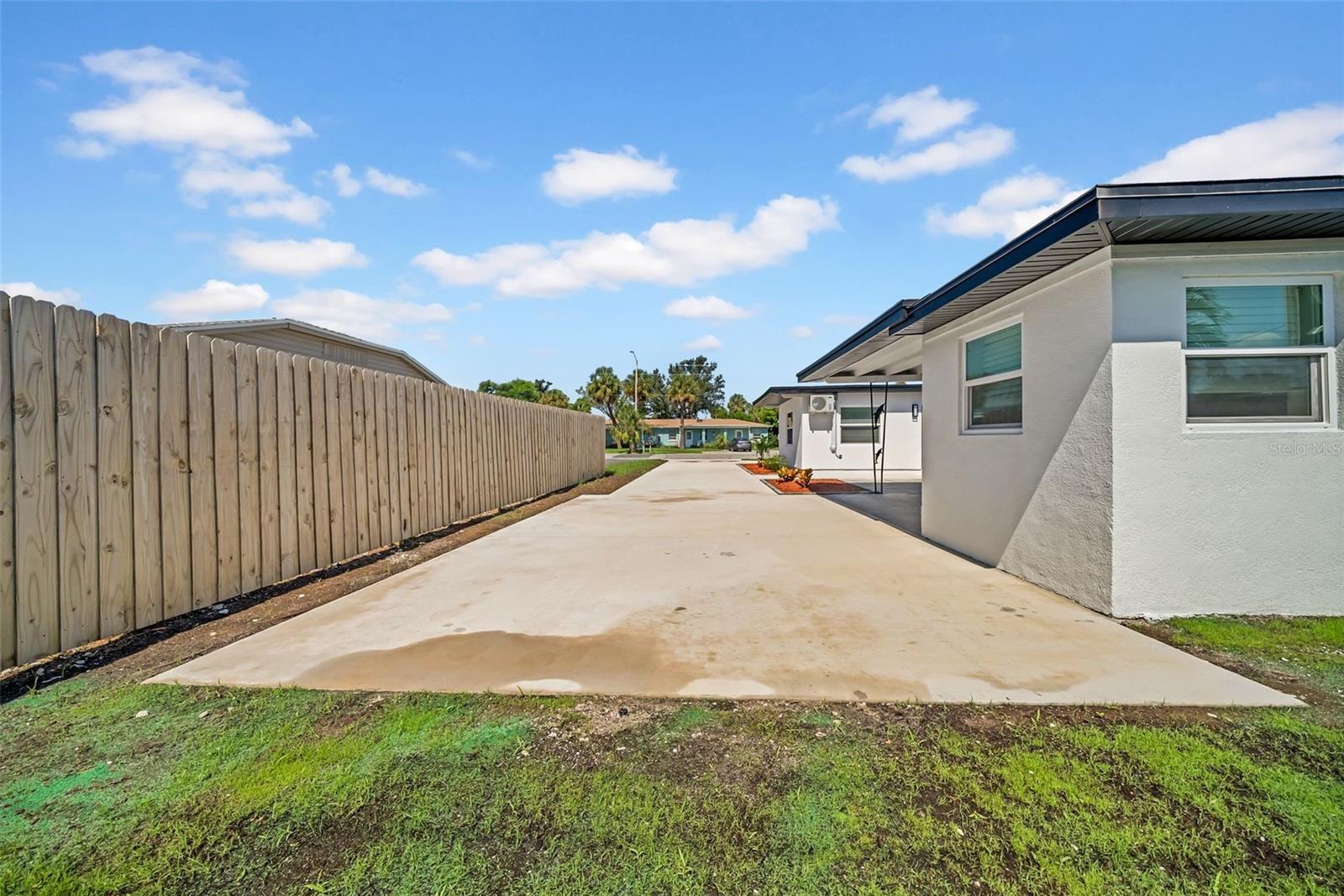 THREE PALMS POINT - Residential