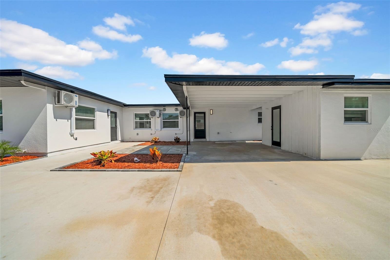 THREE PALMS POINT - Residential