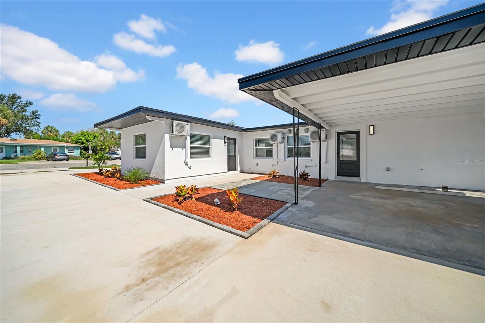 THREE PALMS POINT - Residential