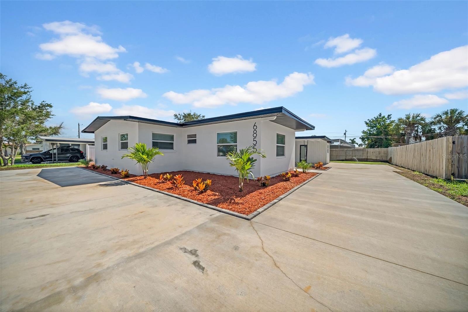THREE PALMS POINT - Residential