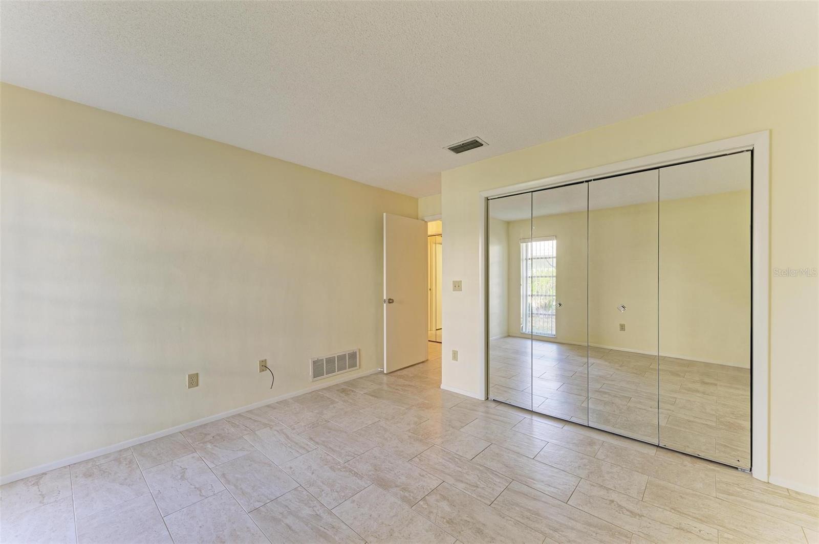 VILLAGE GREEN OF BRADENTON SEC 6 - Residential