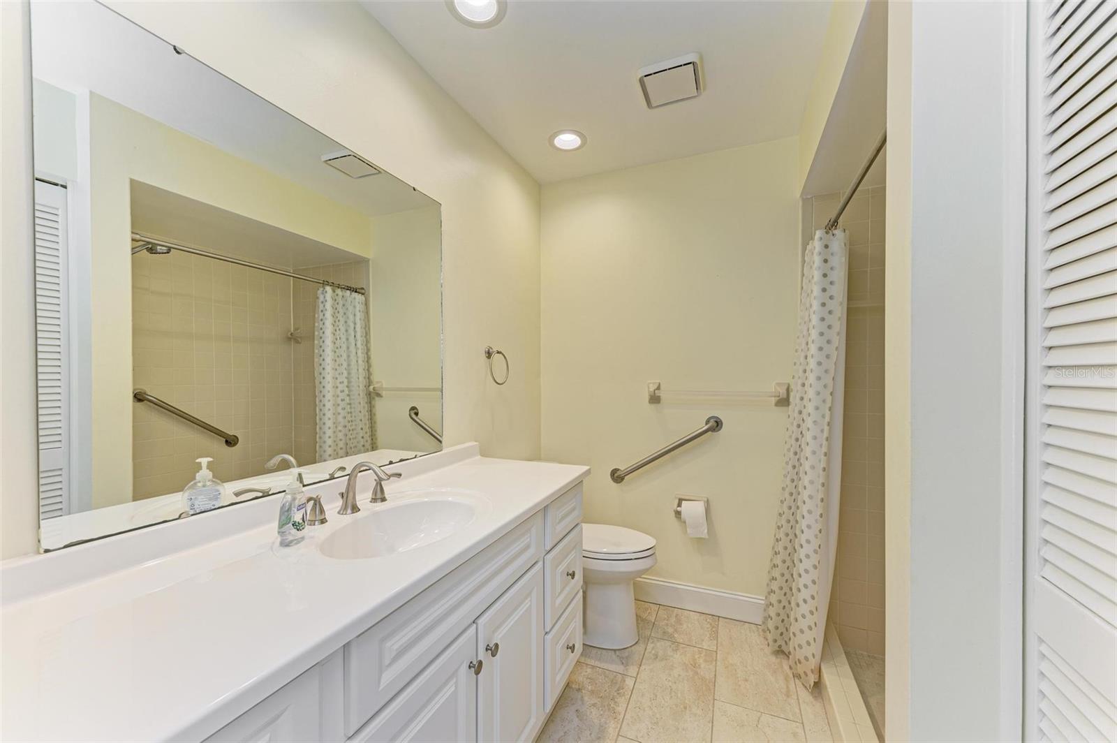 VILLAGE GREEN OF BRADENTON SEC 6 - Residential