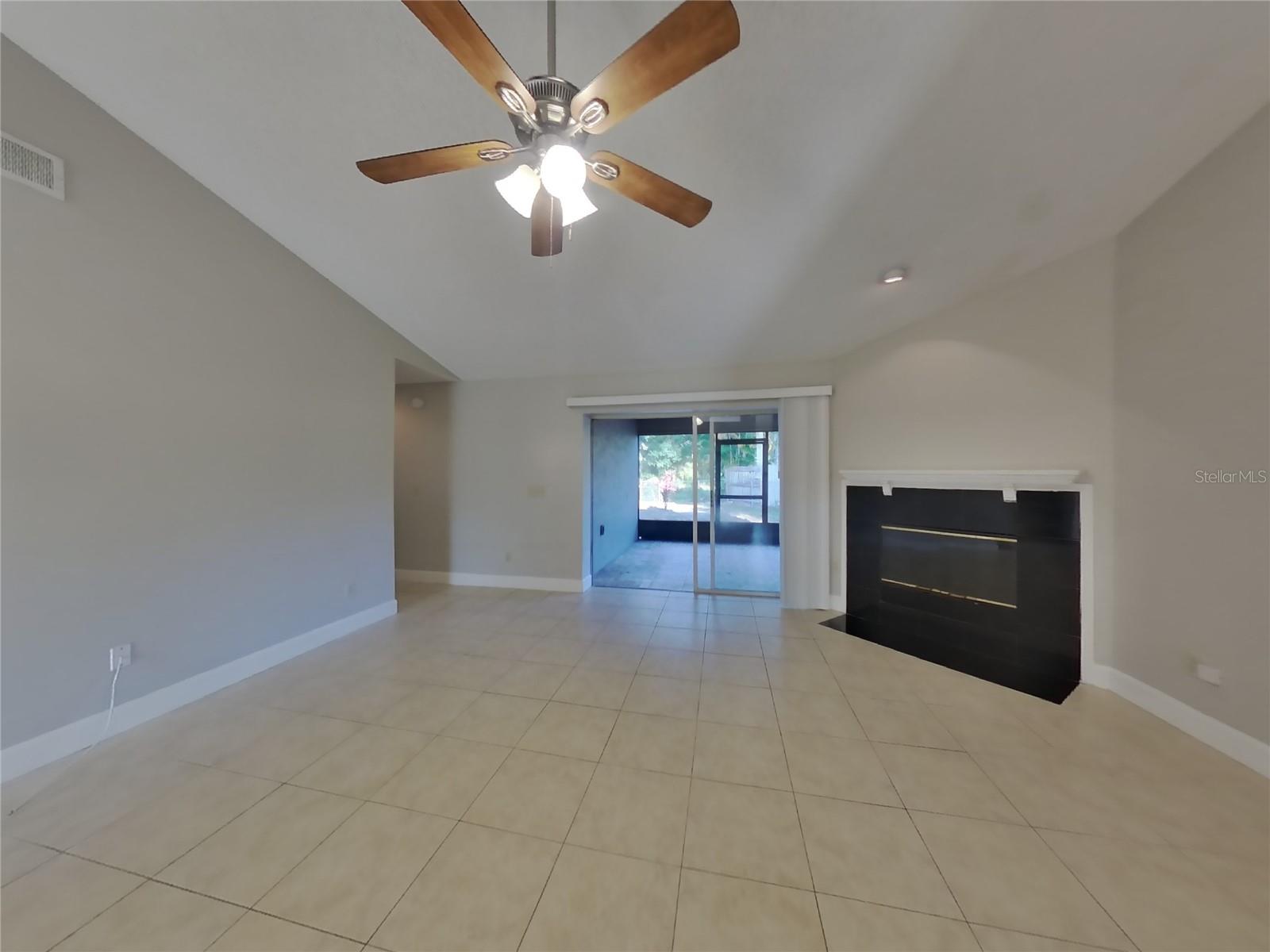 SUNLAKE PARK UNIT 1 - Residential Lease