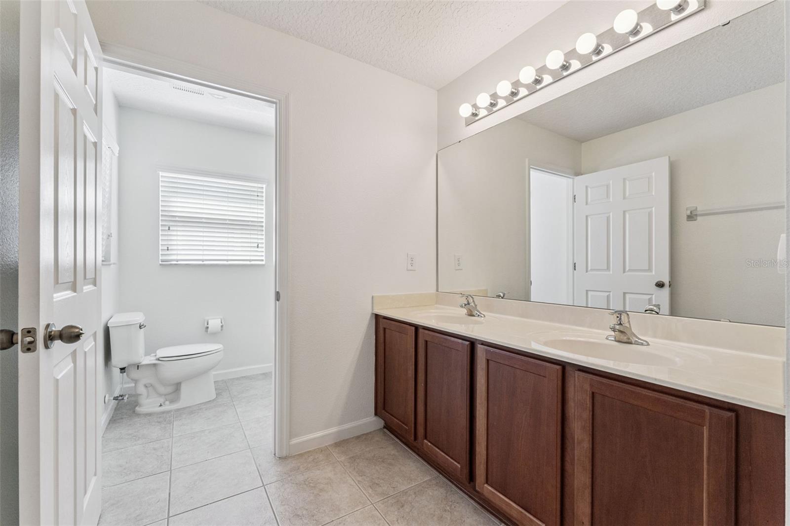 WOODLAND LAKES PRESERVE - Residential