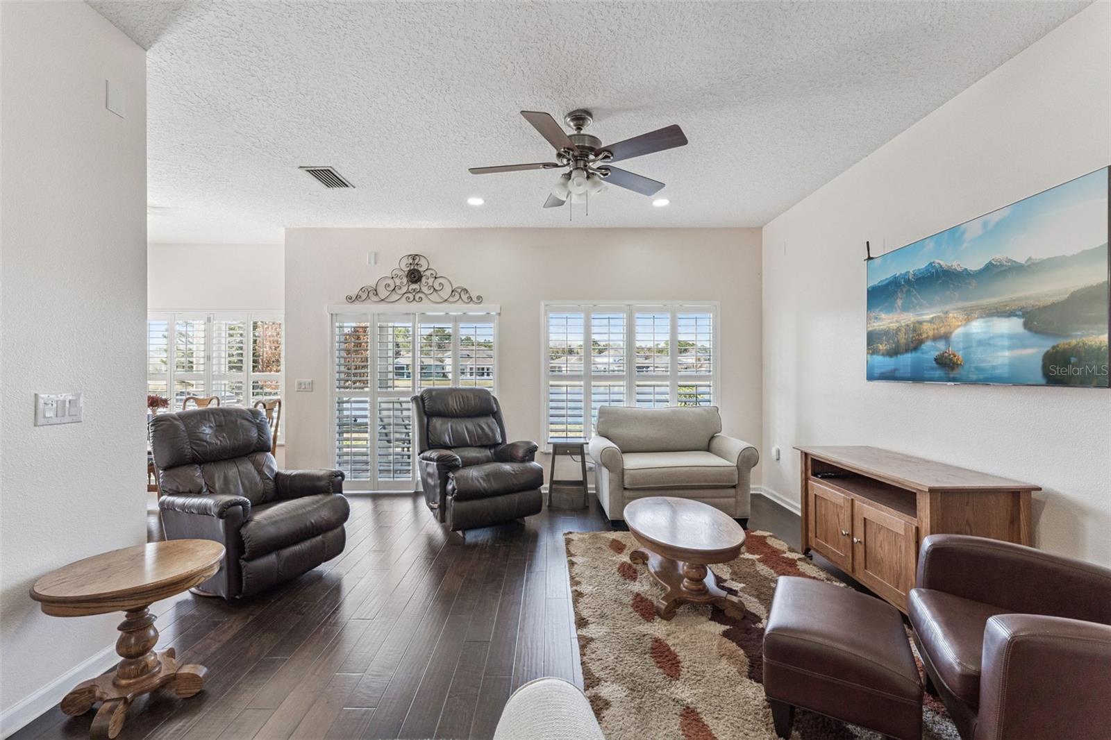 WOODLAND LAKES PRESERVE - Residential